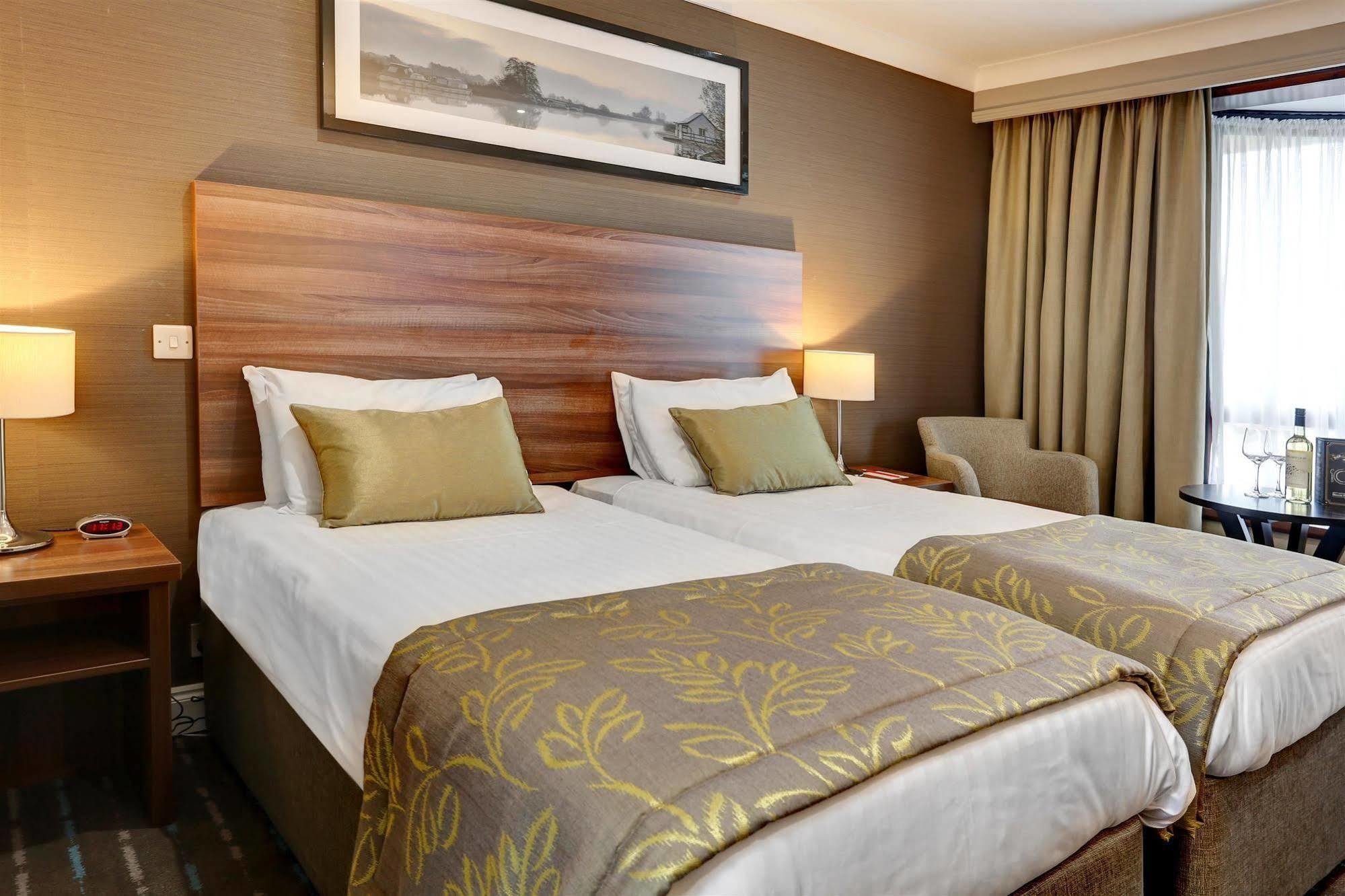 Best Western Brook Hotel NWI Esterno foto
